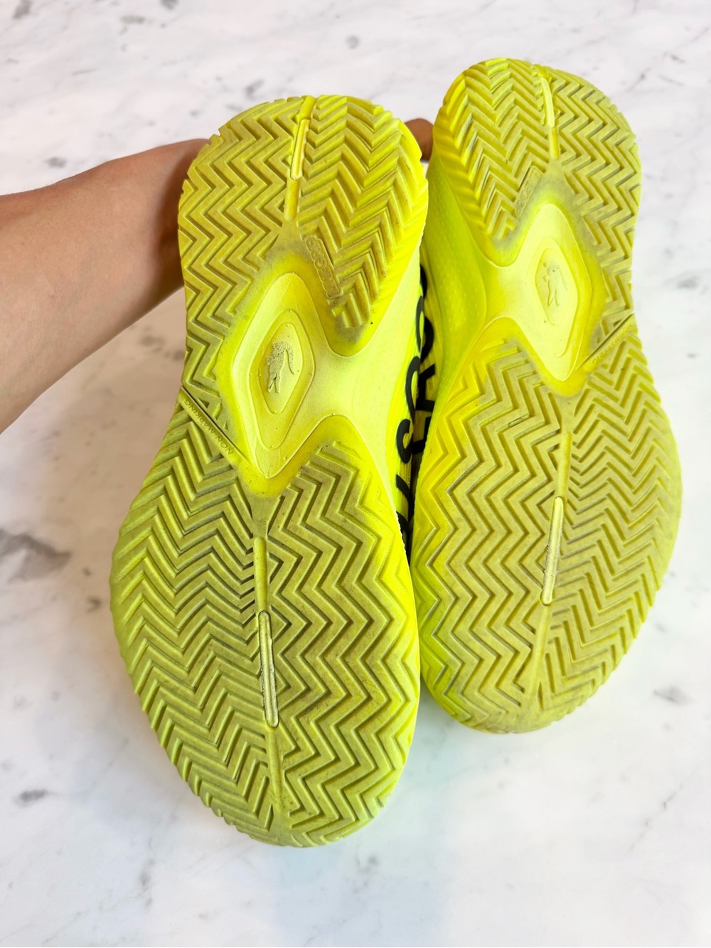 Women's Lacoste Neon Yellow Powerserve Tennis Shoe Size 8 US - Picture 5 of 7